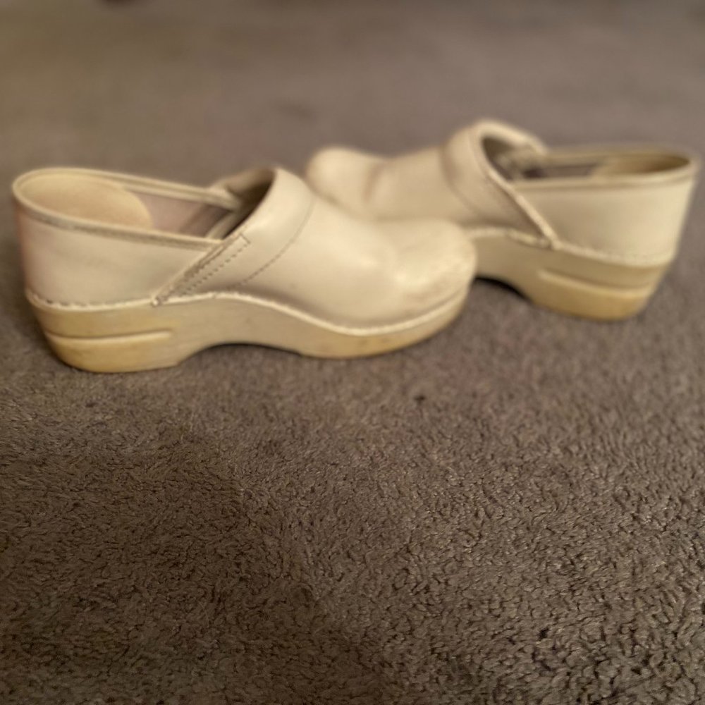 White Dansko's Size 38